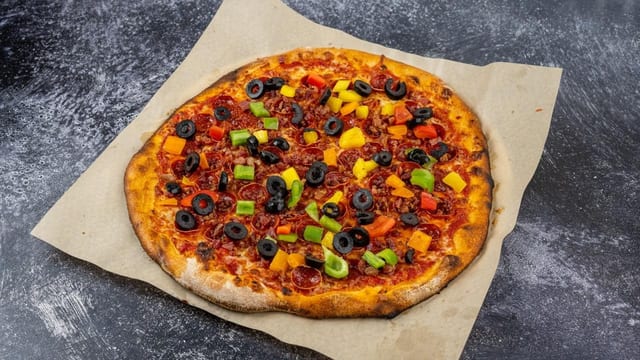 Small BYO Pizza (with Mozzarella Cheese).
